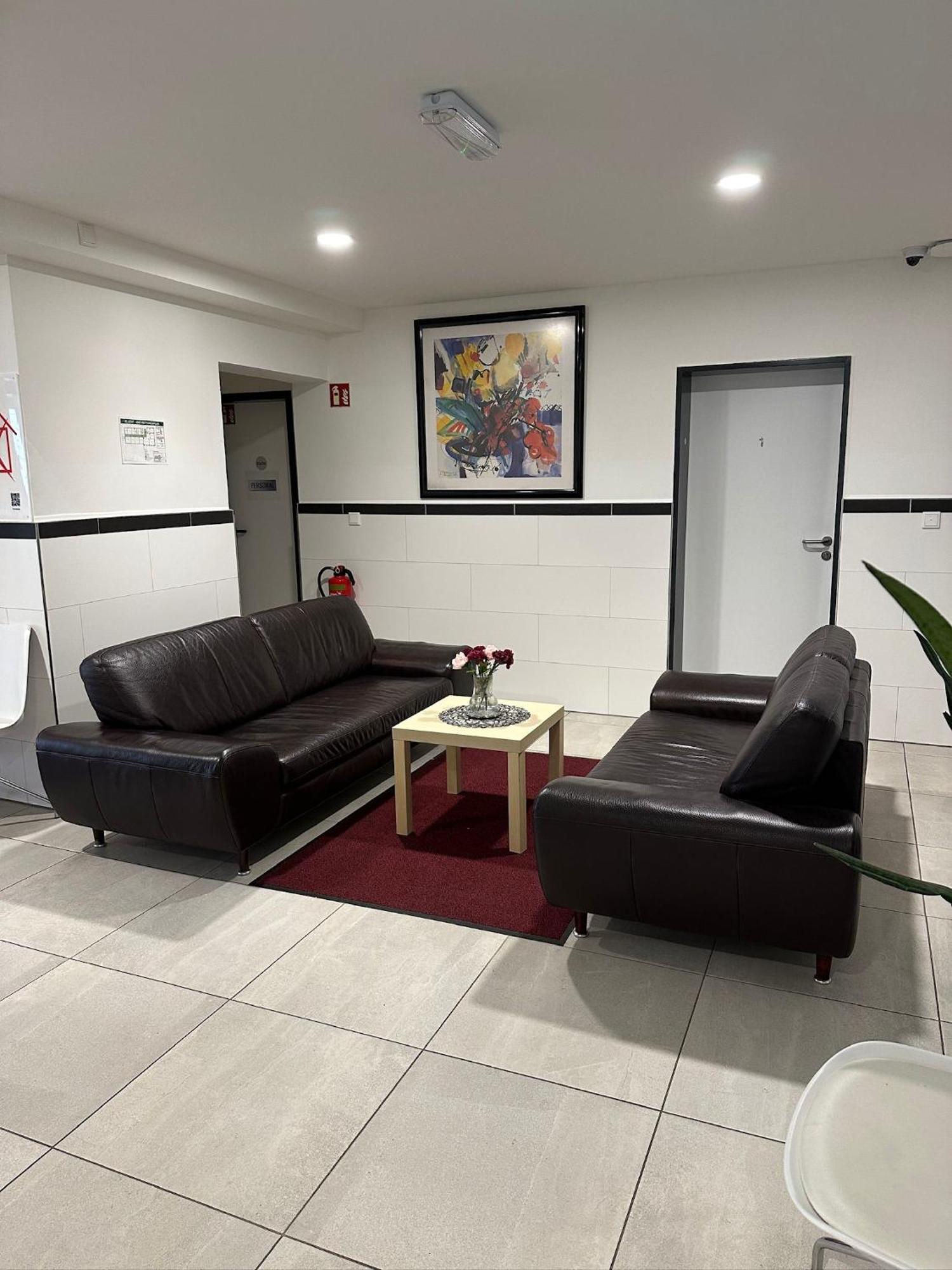 Mk Hostel Oyten - Free Wifi & Parking - 24H Check-In エクステリア 写真
