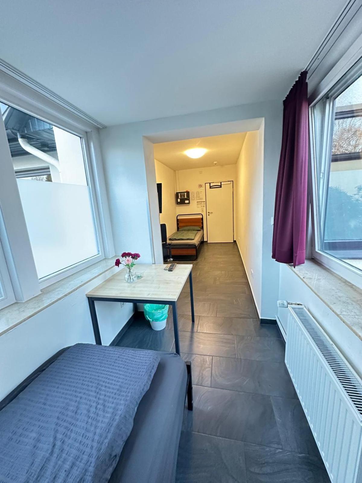 Mk Hostel Oyten - Free Wifi & Parking - 24H Check-In エクステリア 写真