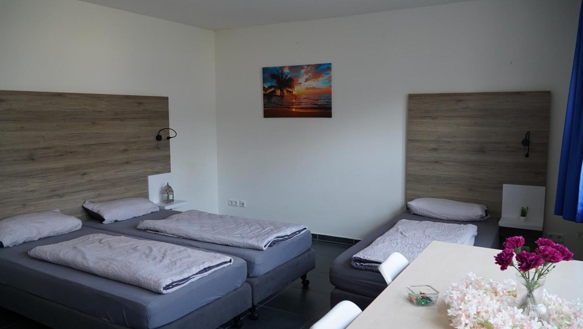 Mk Hostel Oyten - Free Wifi & Parking - 24H Check-In エクステリア 写真