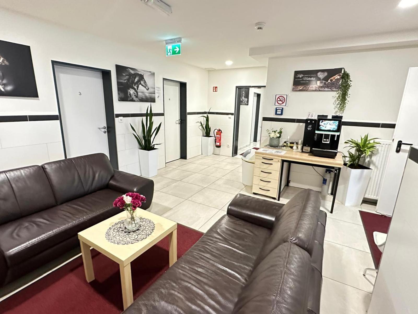Mk Hostel Oyten - Free Wifi & Parking - 24H Check-In エクステリア 写真